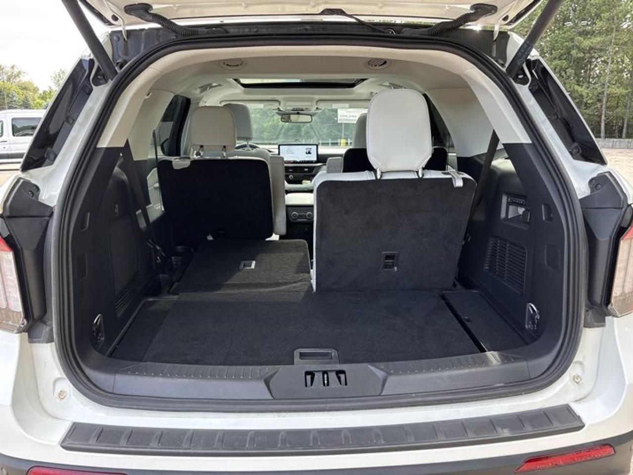 2025 Ford Explorer Platinum 4WD | Ultimate Package Photo