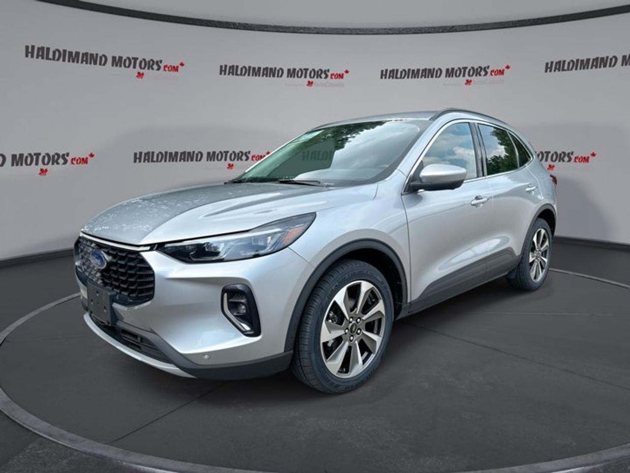 2023 Ford Escape Platinum AWD | No Accidents | Leather Seats Photo0