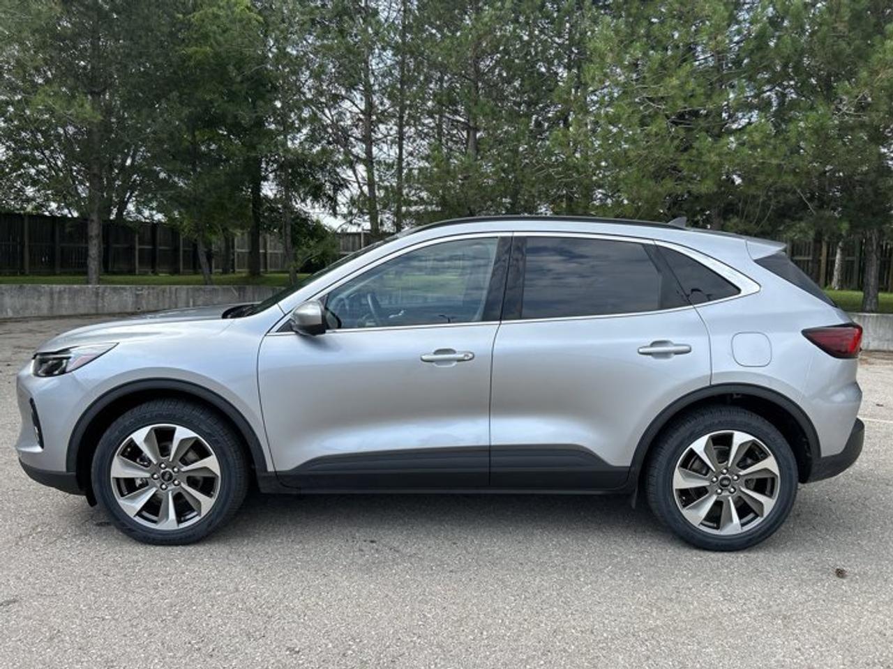2023 Ford Escape Platinum AWD | No Accidents | Leather Seats Photo