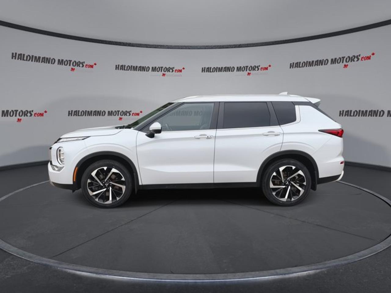 2023 Mitsubishi Outlander SE AWD | No Accidents | Pano. Sunroof | Leather Seats Photo