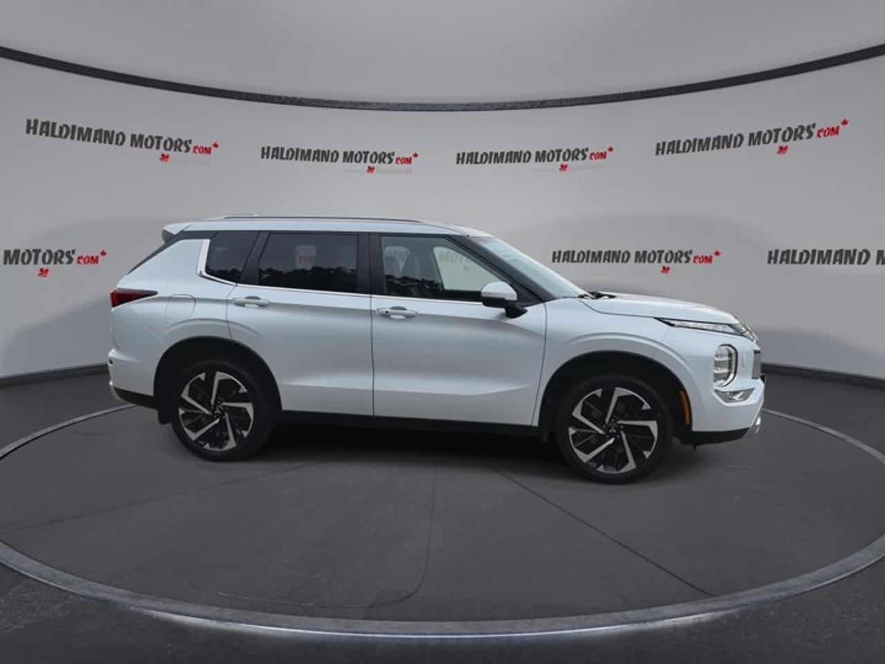 2023 Mitsubishi Outlander SE AWD | No Accidents | Pano. Sunroof | Leather Seats Photo5