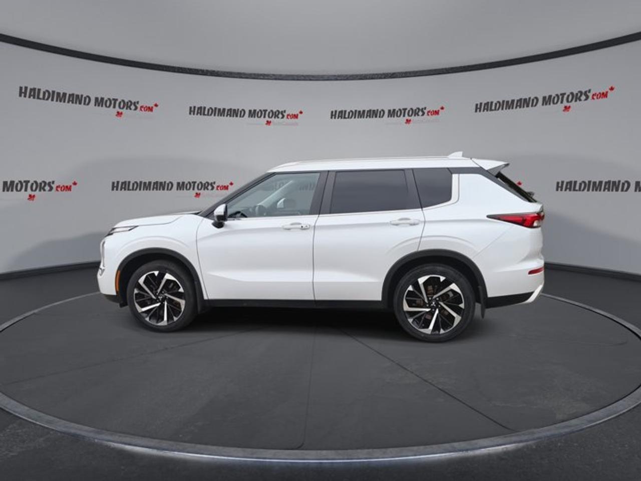 2023 Mitsubishi Outlander SE AWD | No Accidents | Pano. Sunroof | Leather Seats Photo