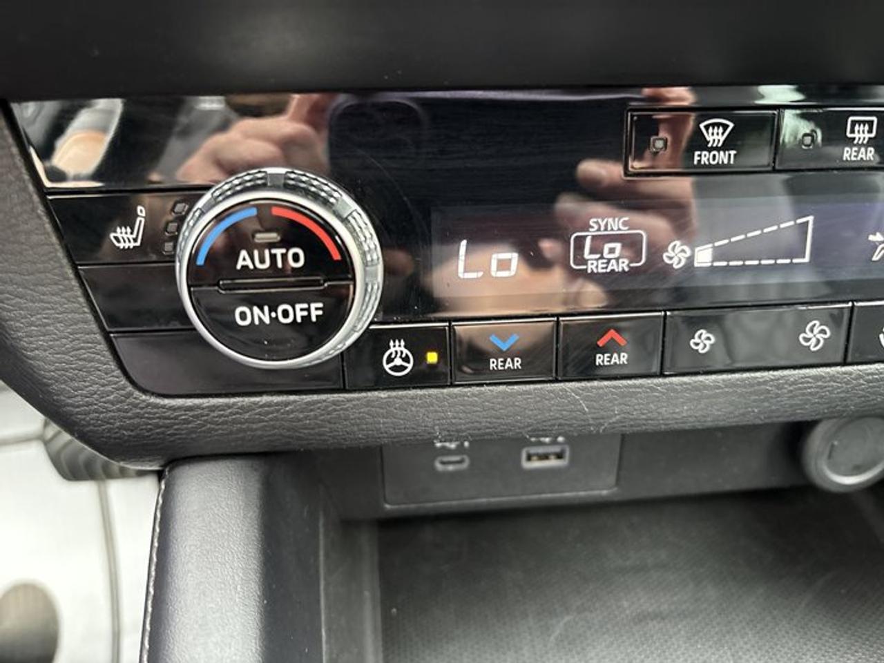 2023 Mitsubishi Outlander SE AWD | No Accidents | Pano. Sunroof | Leather Seats Photo