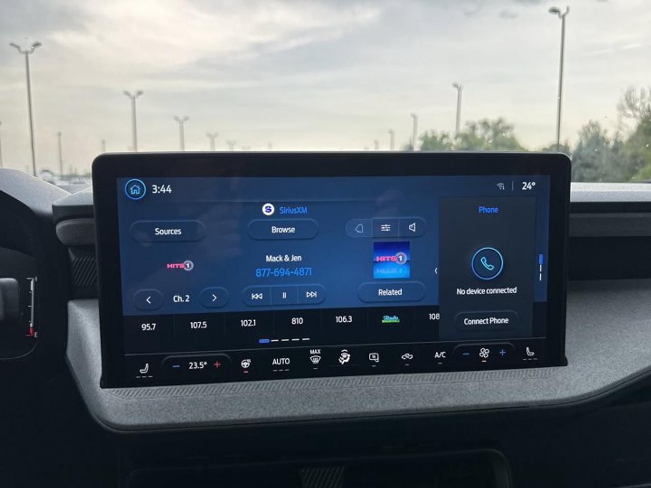 2025 Ford Maverick XLT SuperCrew 4.5' Bed 4WD | One Owner | No Accidents Photo
