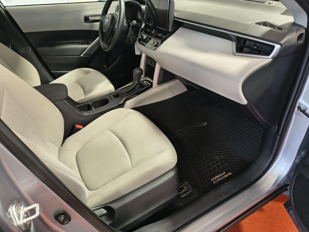 2023 Toyota Corolla Cross L Photo0