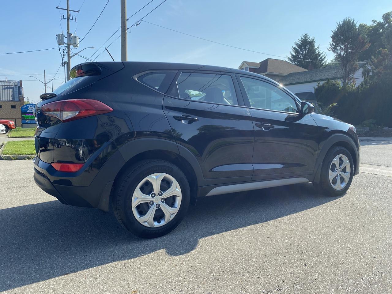 2017 Hyundai Tucson SE - Photo #3