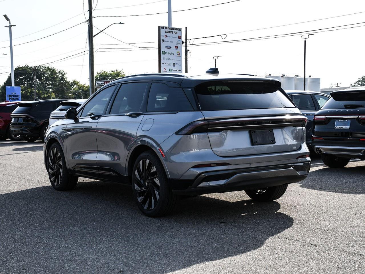 2024 Lincoln Nautilus Reserve AWD Photo2