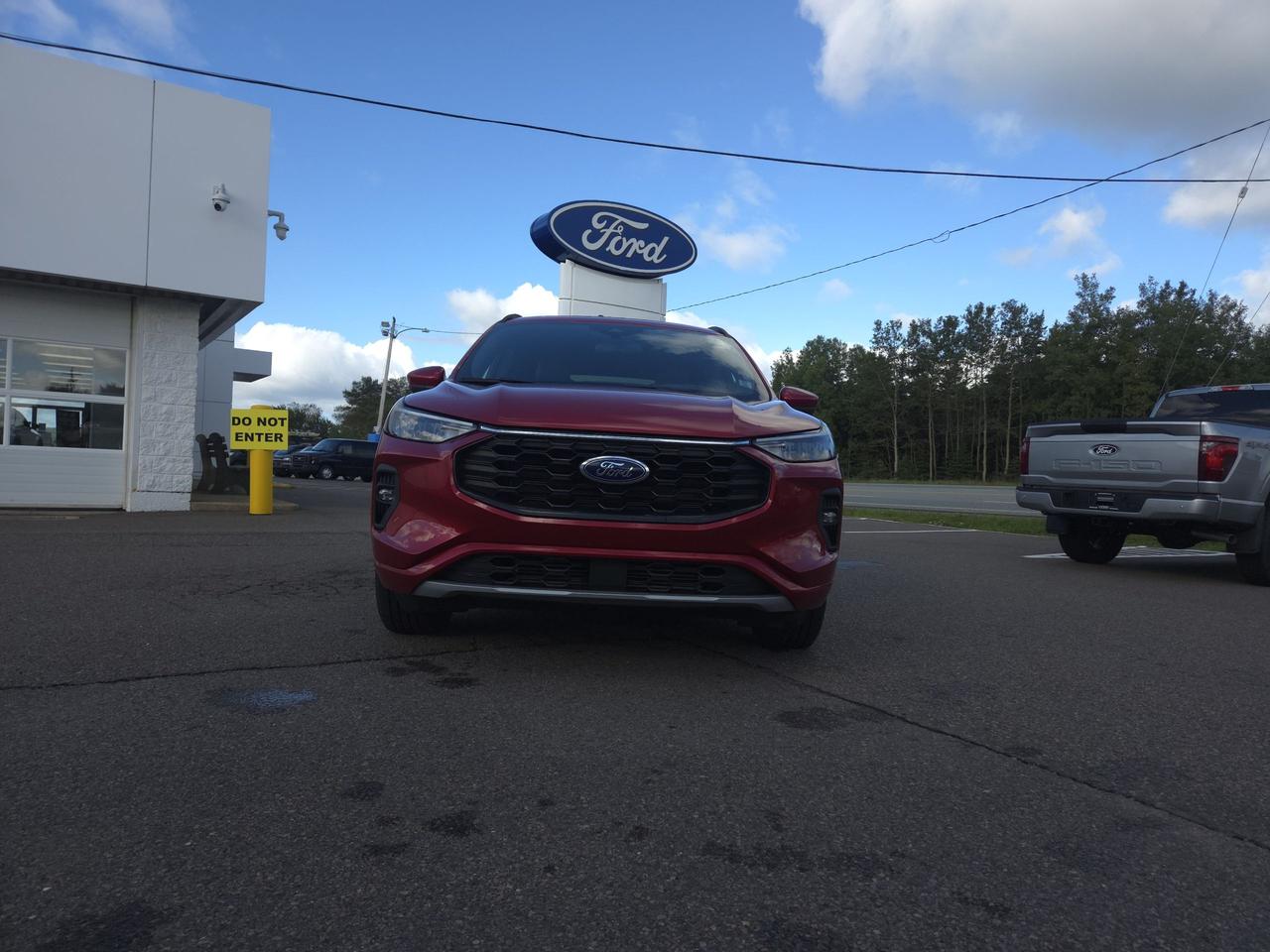 2024 Ford Escape ST-Line Photo1