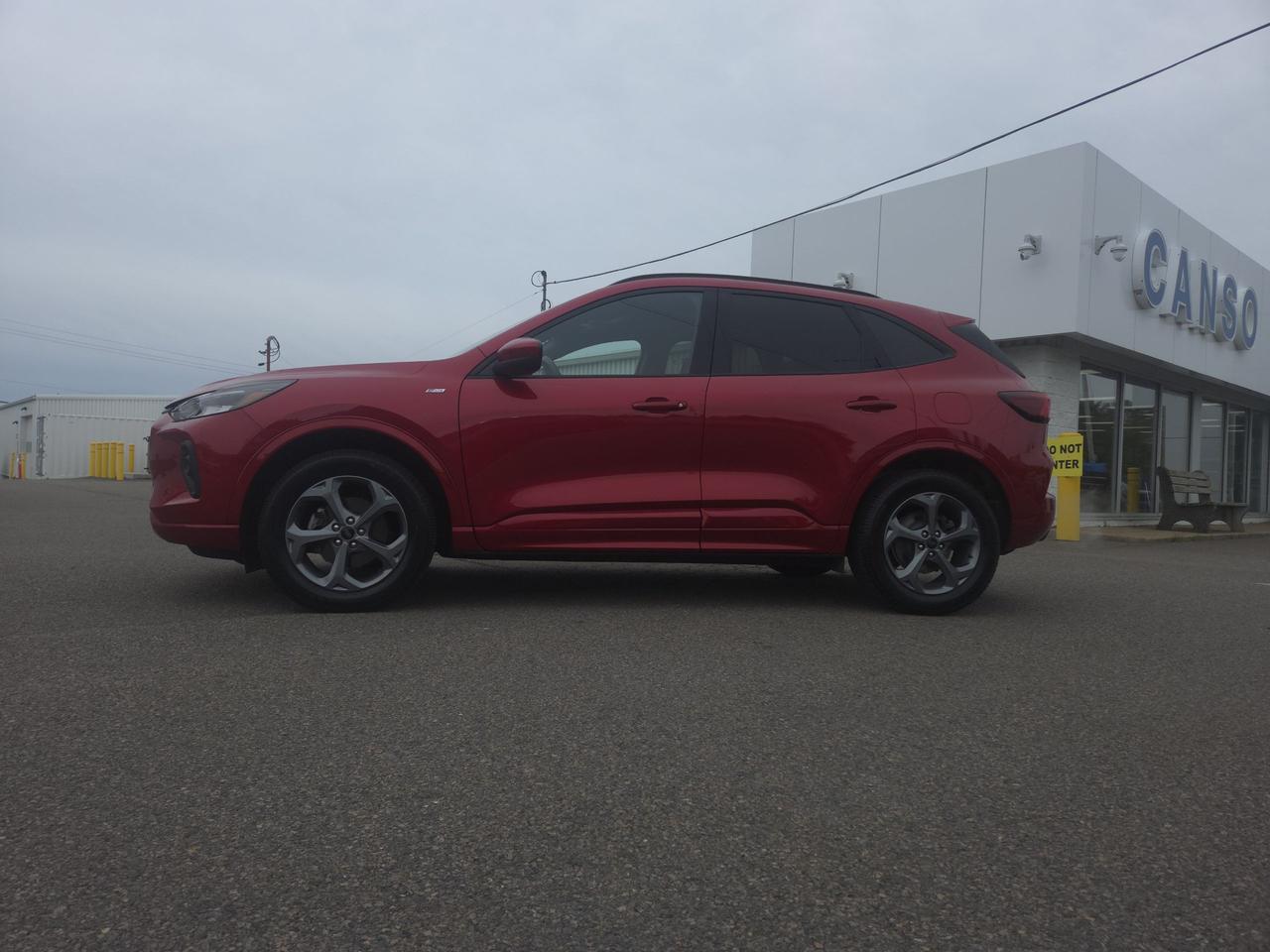 2024 Ford Escape ST-Line Photo2