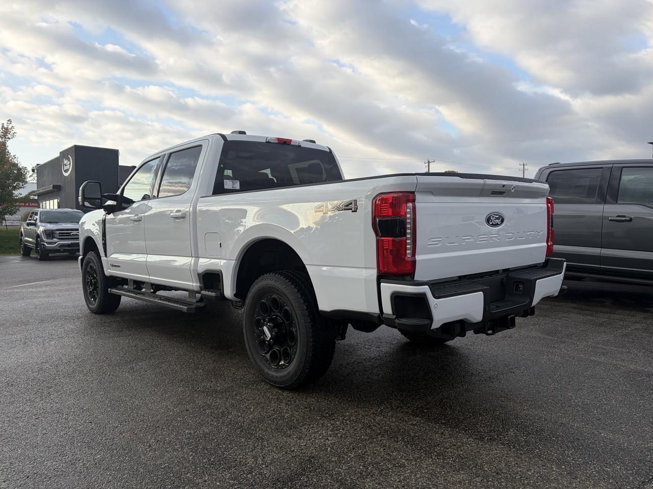 2027 Ford F-250 Lariat Crew Cab 4x4 Photo3