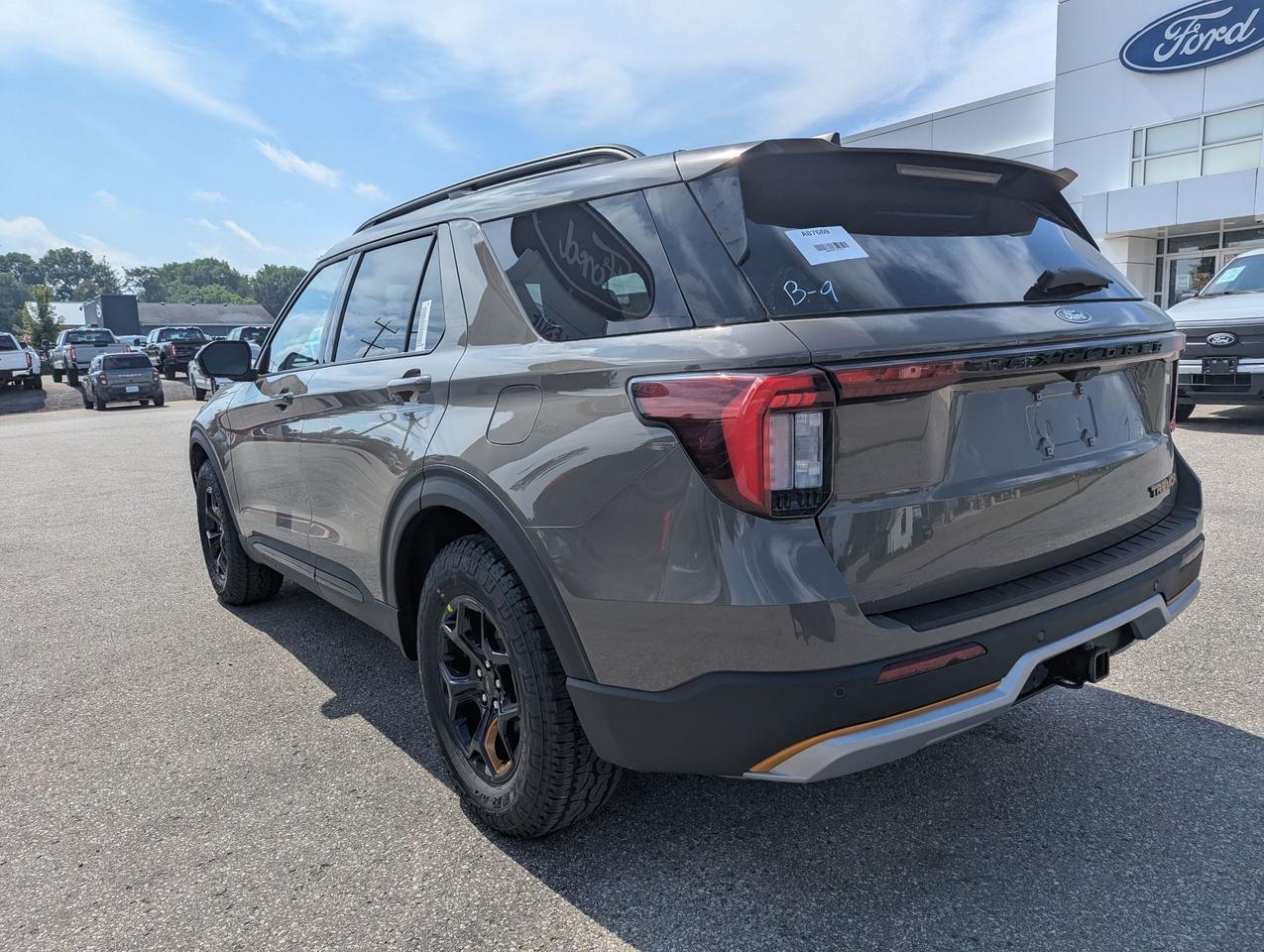 2027 Ford Explorer Tremor 4WD Photo3
