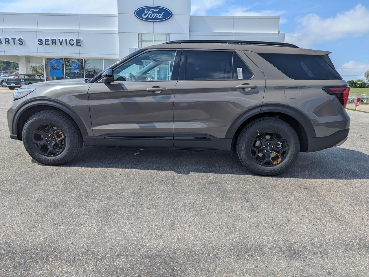 2027 Ford Explorer Tremor 4WD Photo2