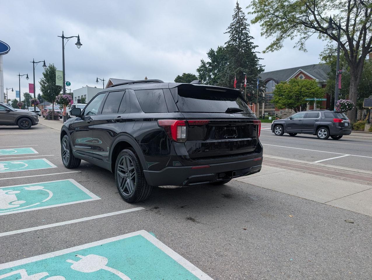 2027 Ford Explorer ST-Line 4WD Photo3