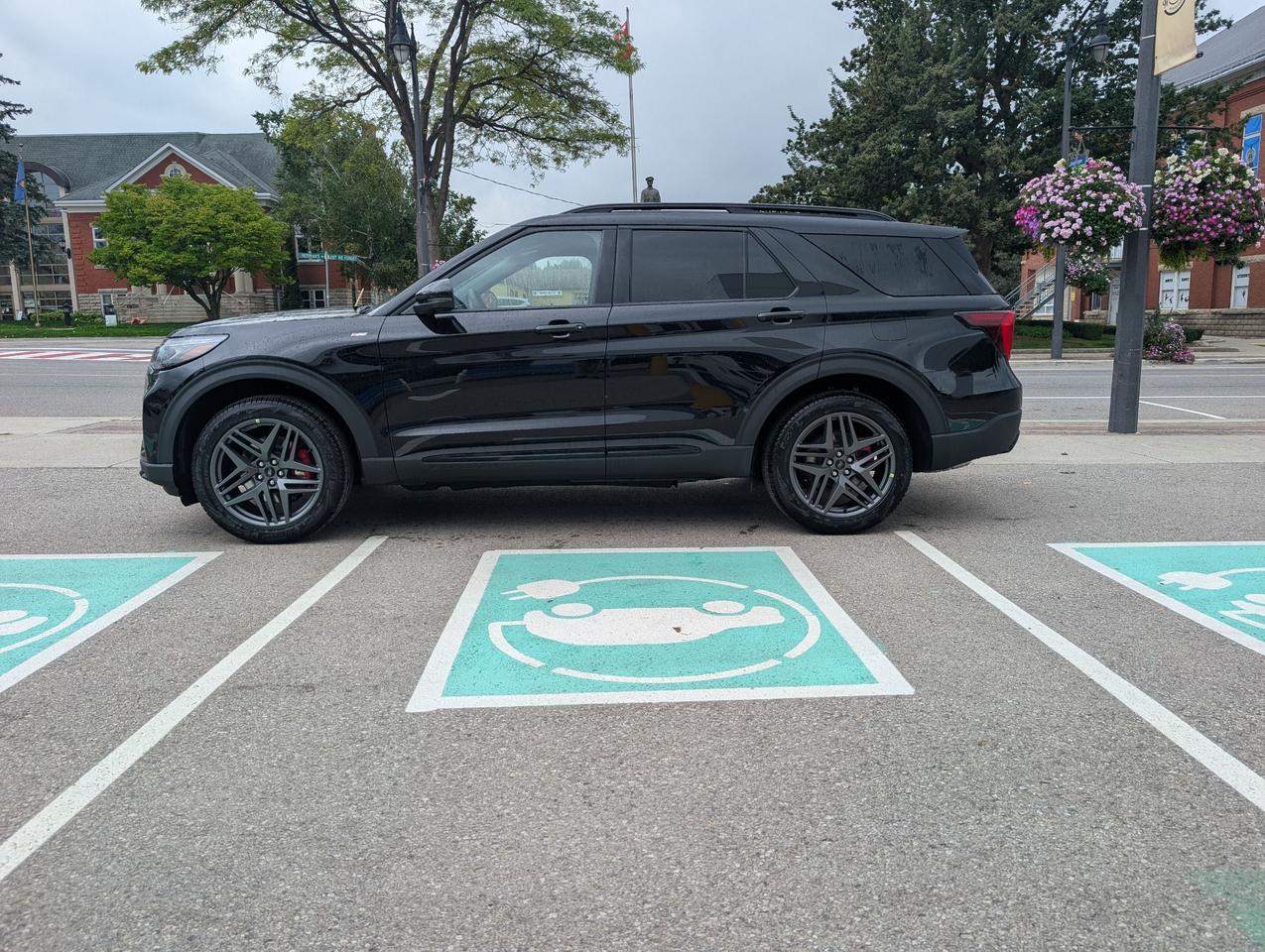 2027 Ford Explorer ST-Line 4WD Photo2