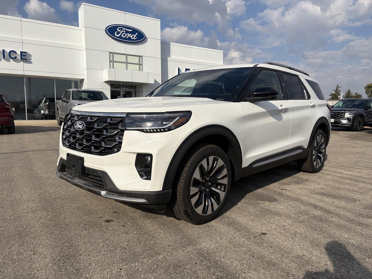 2027 Ford Explorer Platinum 4WD Photo0
