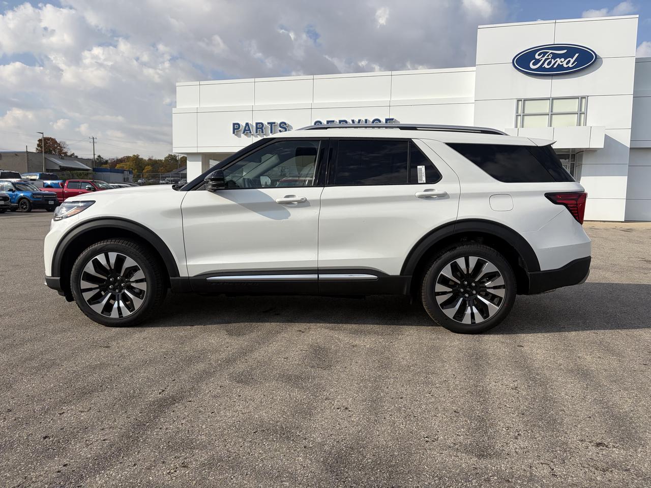 2027 Ford Explorer Platinum 4WD Photo2