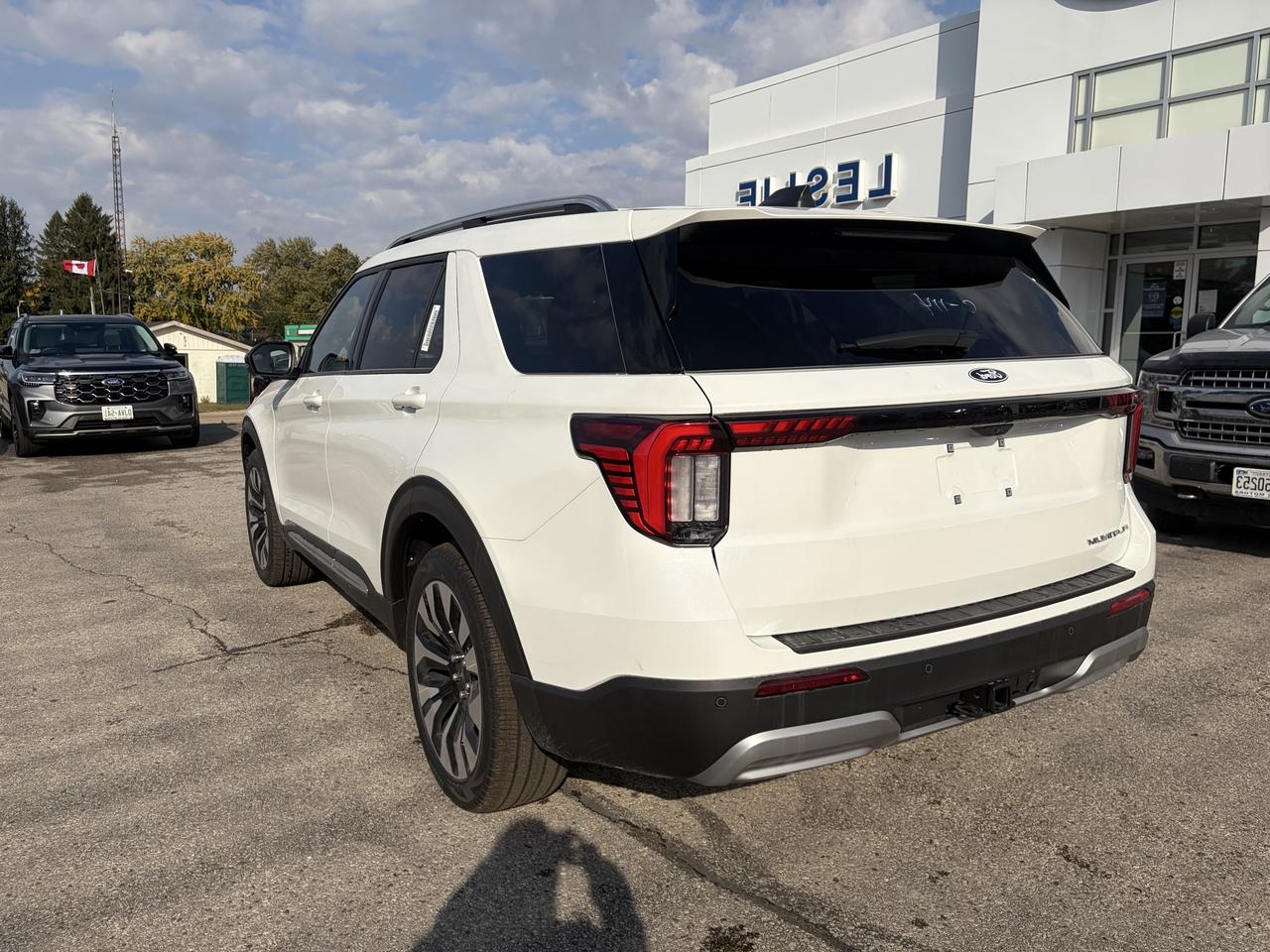2027 Ford Explorer Platinum 4WD Photo3