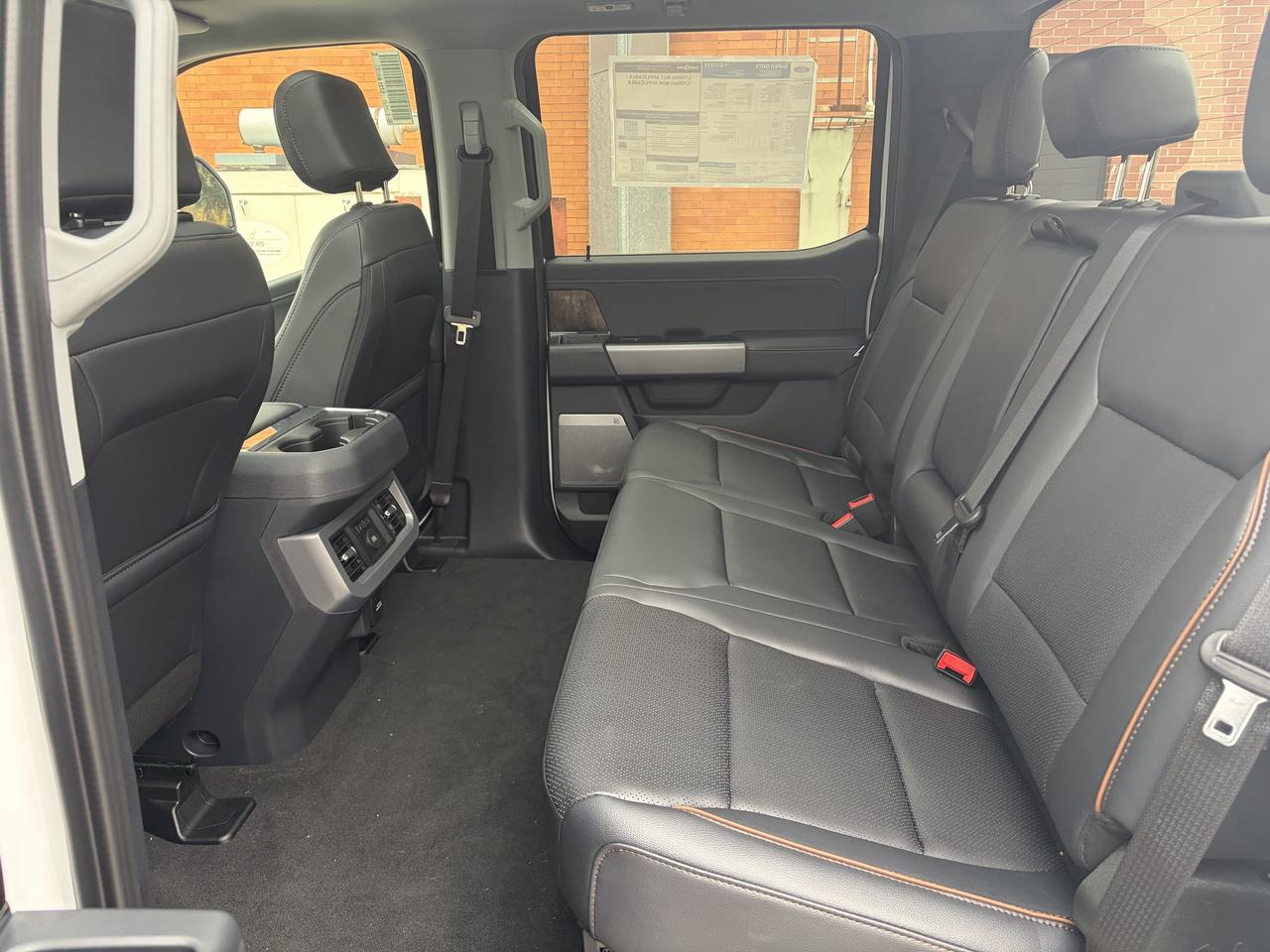 2027 Ford F-250 Lariat Crew Cab 4x4 Photo