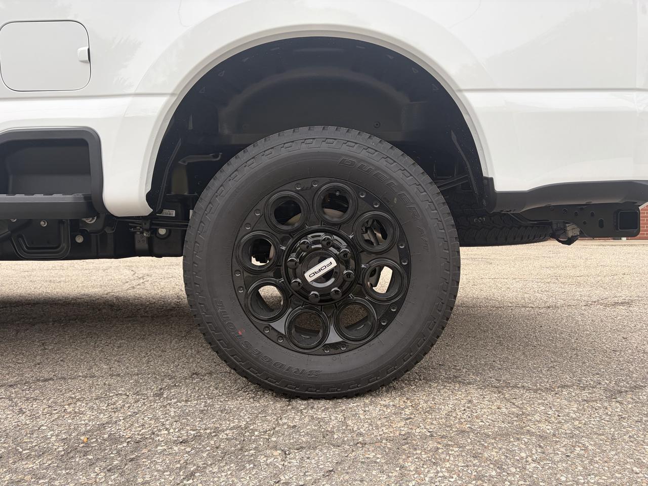 2027 Ford F-250 Lariat Crew Cab 4x4 Photo