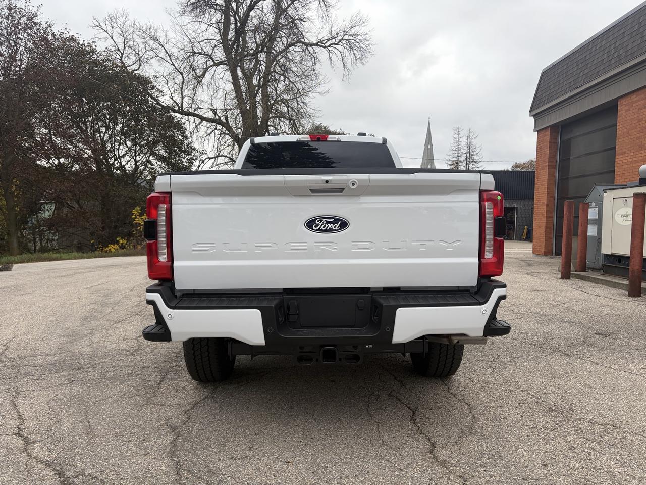 2027 Ford F-250 Lariat Crew Cab 4x4 Photo