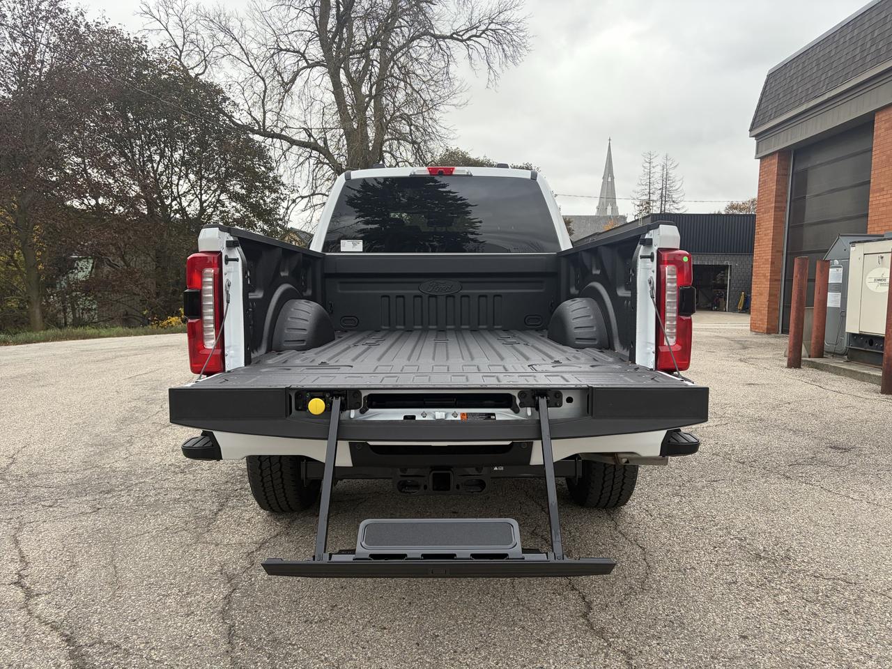 2027 Ford F-250 Lariat Crew Cab 4x4 Photo