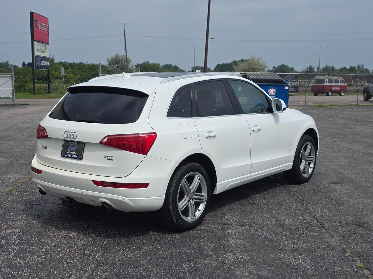 2012 Audi Q5 Premium Plus *GREAT MID-SIZED FAMILY SUV* Photo4