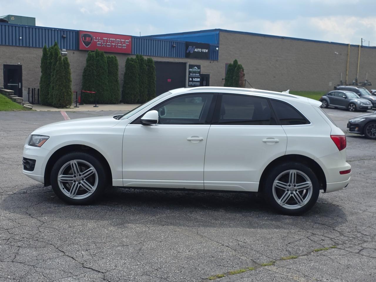 2012 Audi Q5 Premium Plus *GREAT MID-SIZED FAMILY SUV* Photo