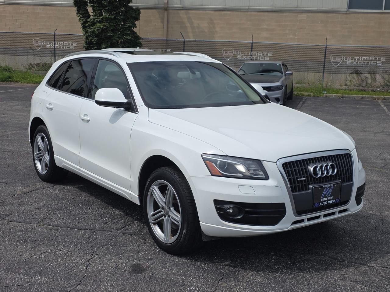 2012 Audi Q5 Premium Plus *GREAT MID-SIZED FAMILY SUV* Photo2