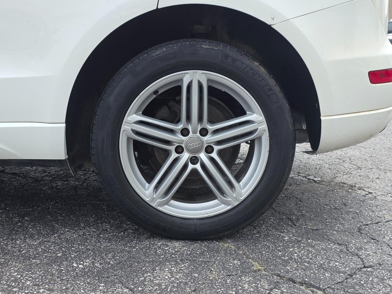 2012 Audi Q5 Premium Plus *GREAT MID-SIZED FAMILY SUV* Photo