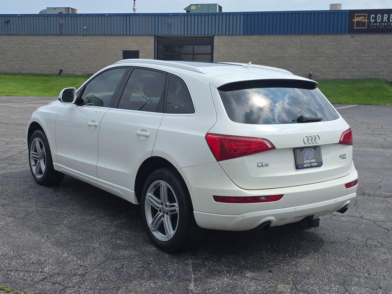 2012 Audi Q5 Premium Plus *GREAT MID-SIZED FAMILY SUV* Photo