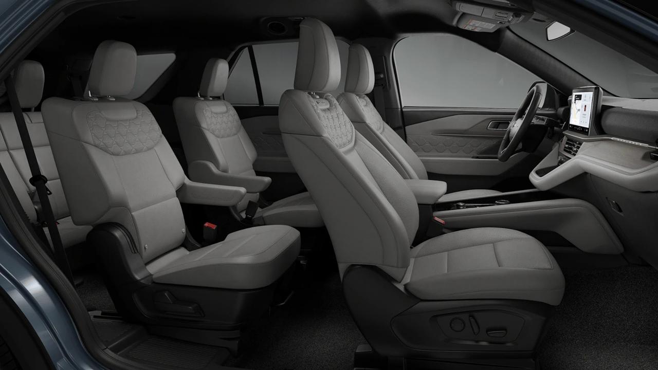 2027 Ford Explorer Platinum 4WD Photo1