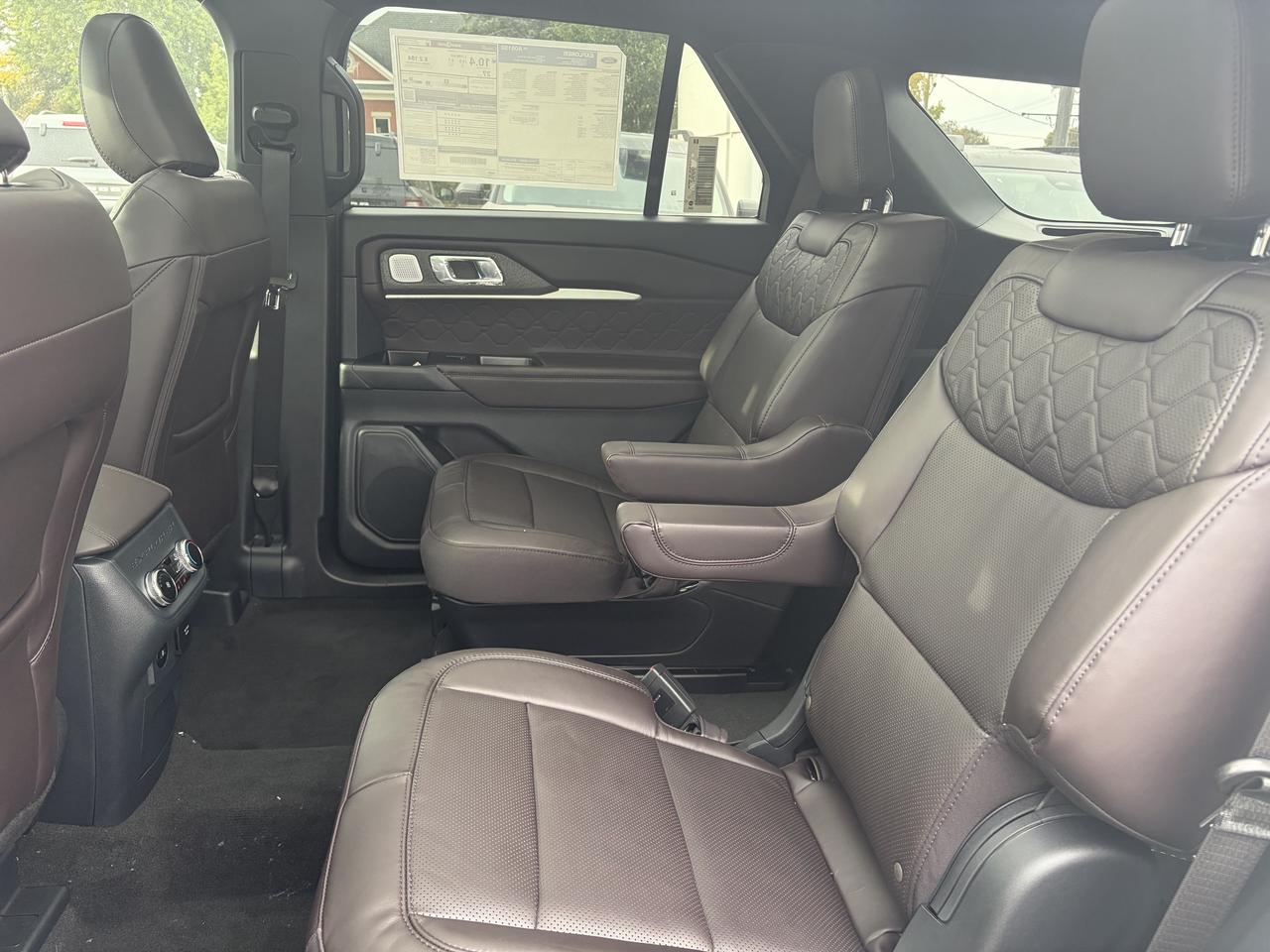 2027 Ford Explorer Platinum 4WD Photo