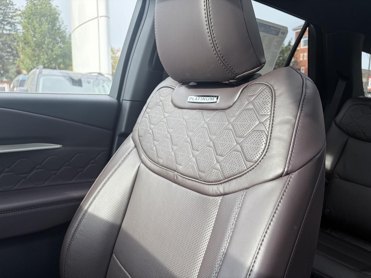 2027 Ford Explorer Platinum 4WD Photo