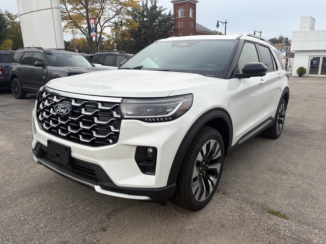 2027 Ford Explorer Platinum 4WD Photo0