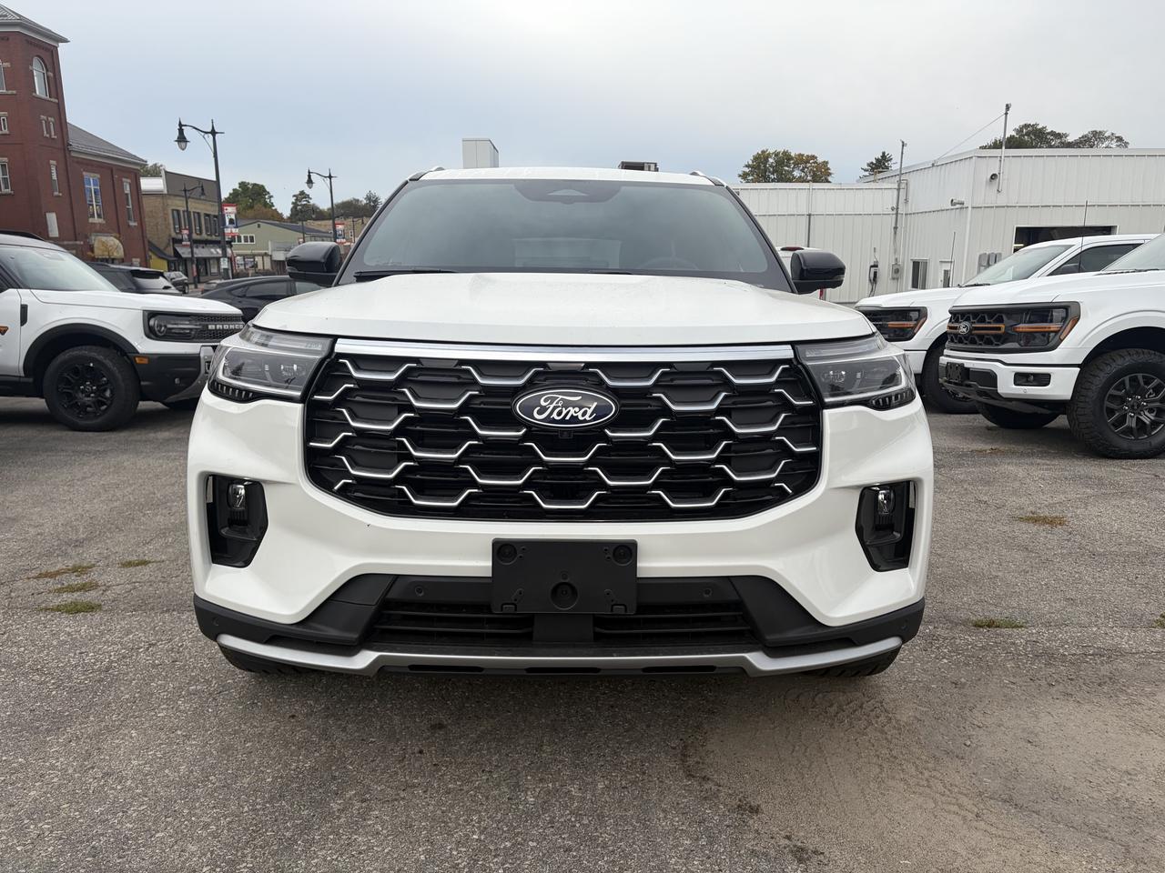 2027 Ford Explorer Platinum 4WD Photo1