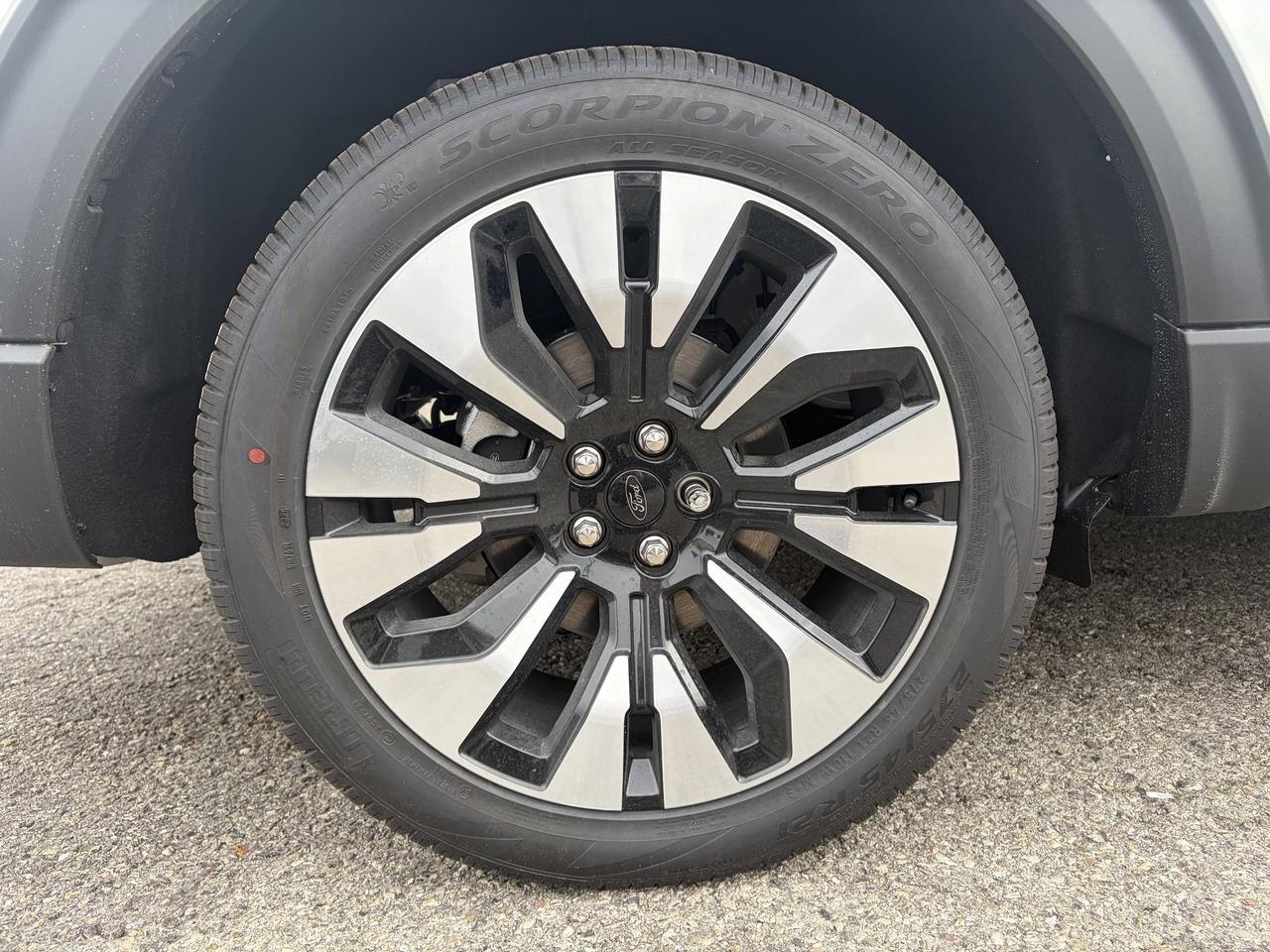 2027 Ford Explorer Platinum 4WD Photo