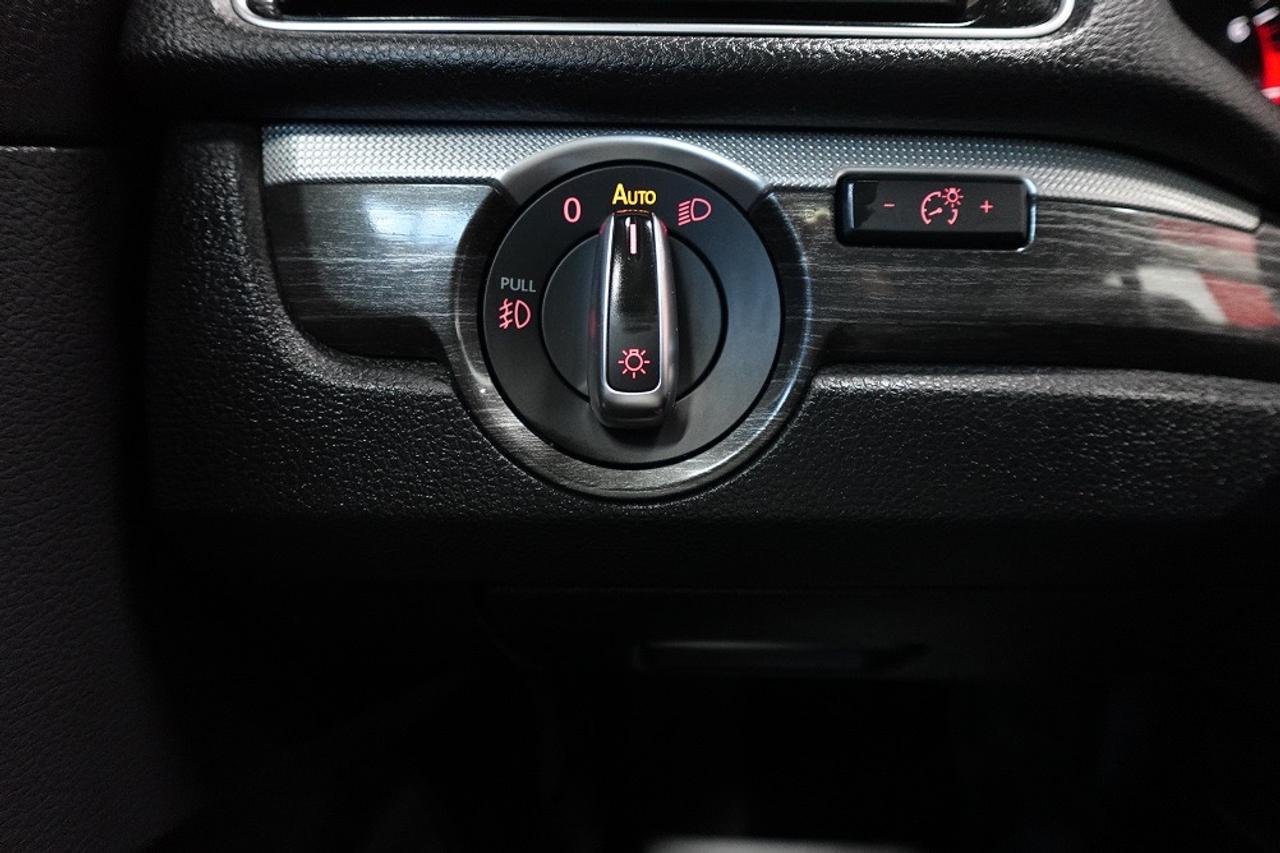 2018 Volkswagen Passat LOW KM ,NO ACCIDENT,NAVI,BLIND SPOT,LOADED Photo