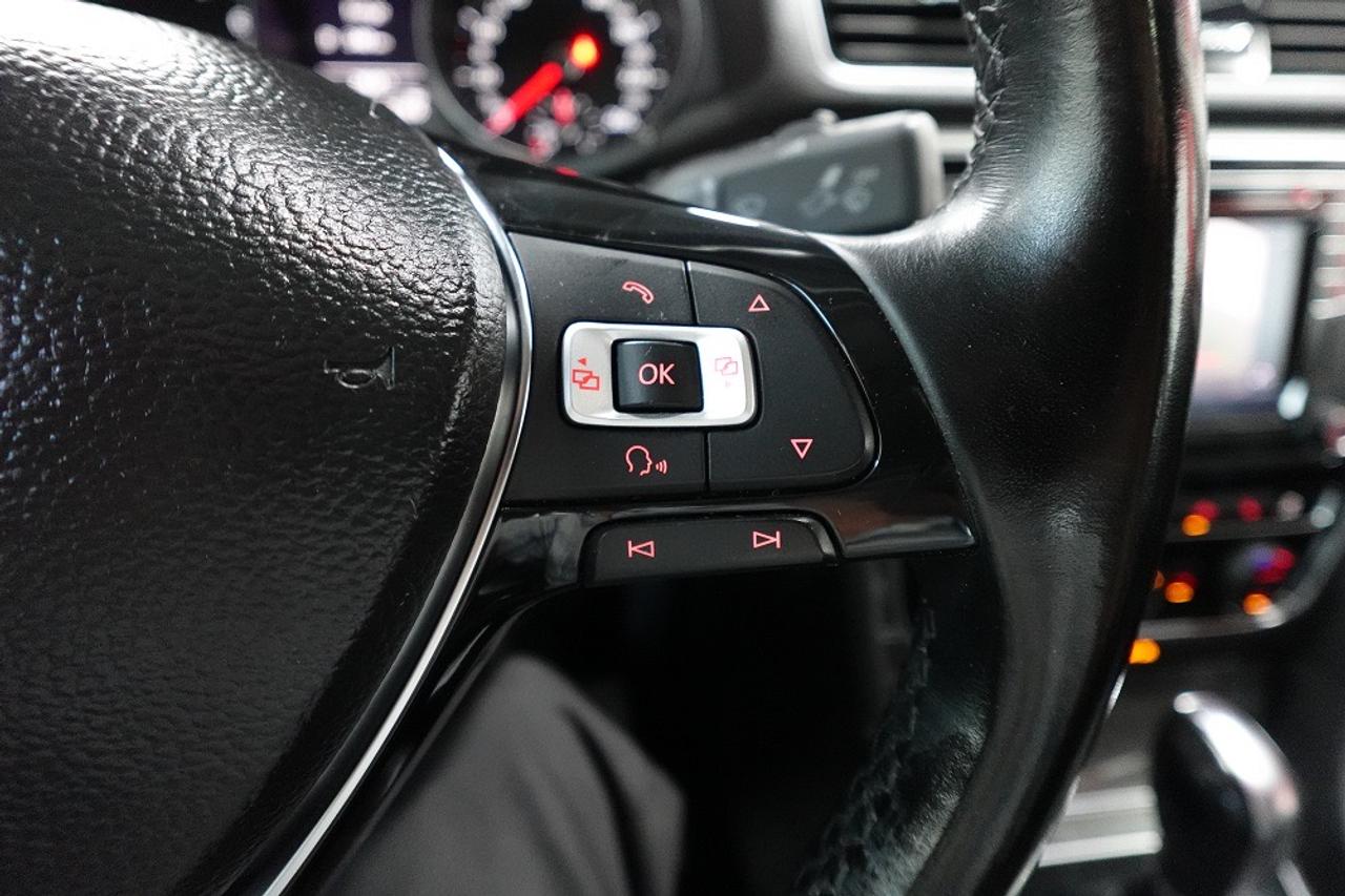 2018 Volkswagen Passat LOW KM ,NO ACCIDENT,NAVI,BLIND SPOT,LOADED Photo
