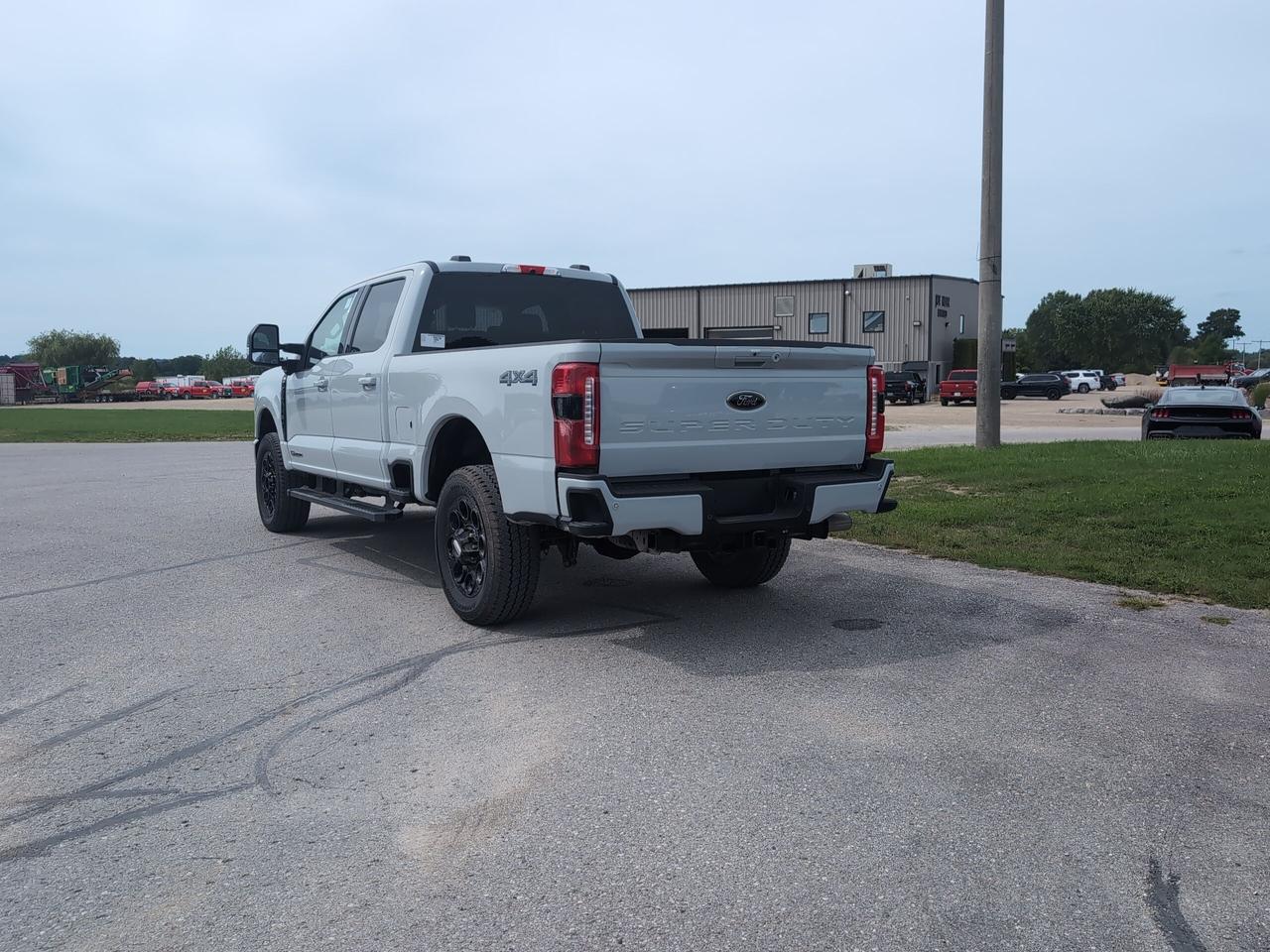 2026 Ford F-250 XLT Crew Cab 4x4 Photo3