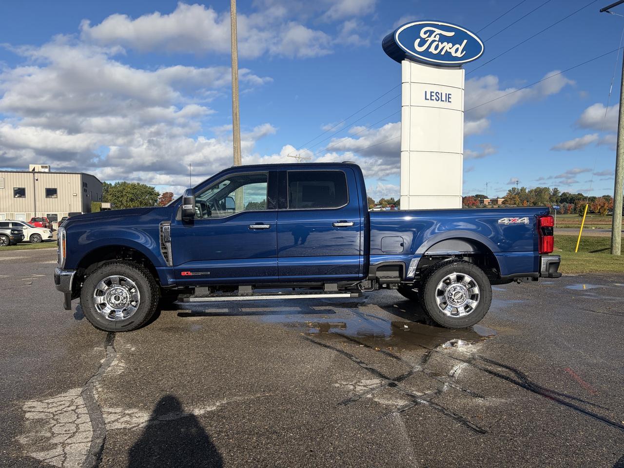 2027 Ford F-250 Lariat Crew Cab 4x4 Photo2