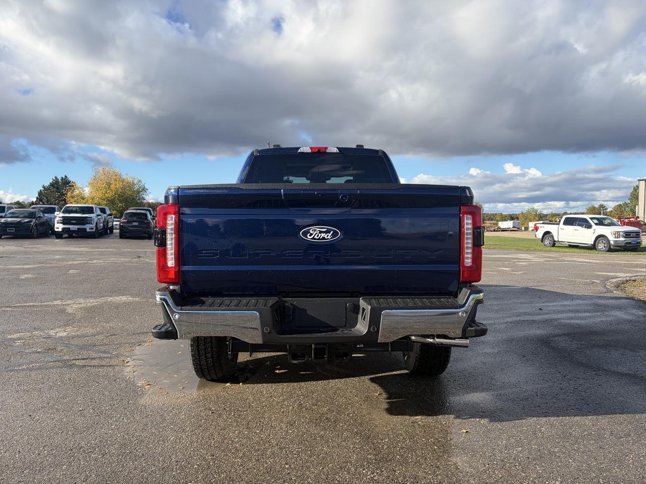 2027 Ford F-250 Lariat Crew Cab 4x4 Photo4
