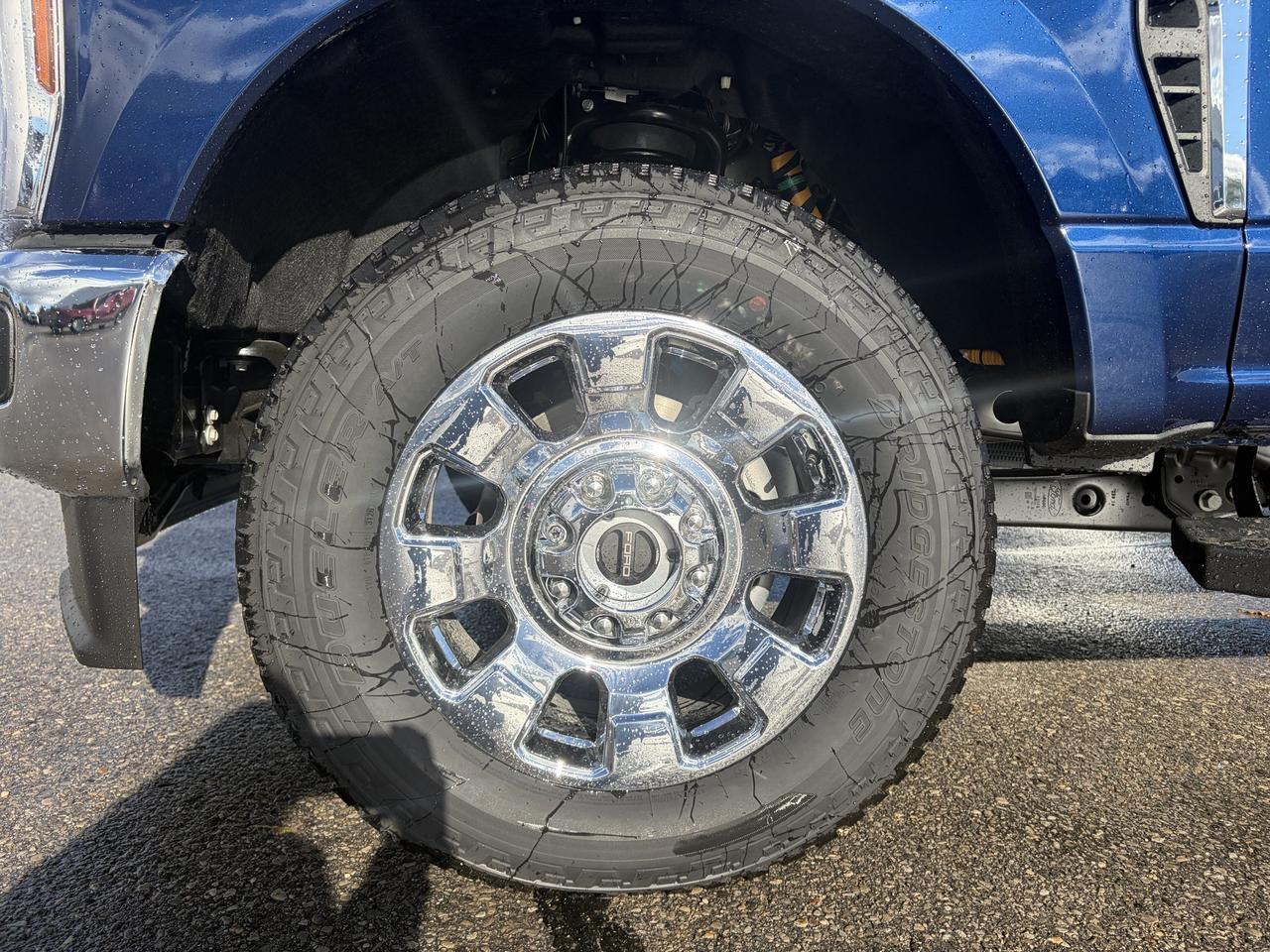 2027 Ford F-250 Lariat Crew Cab 4x4 Photo