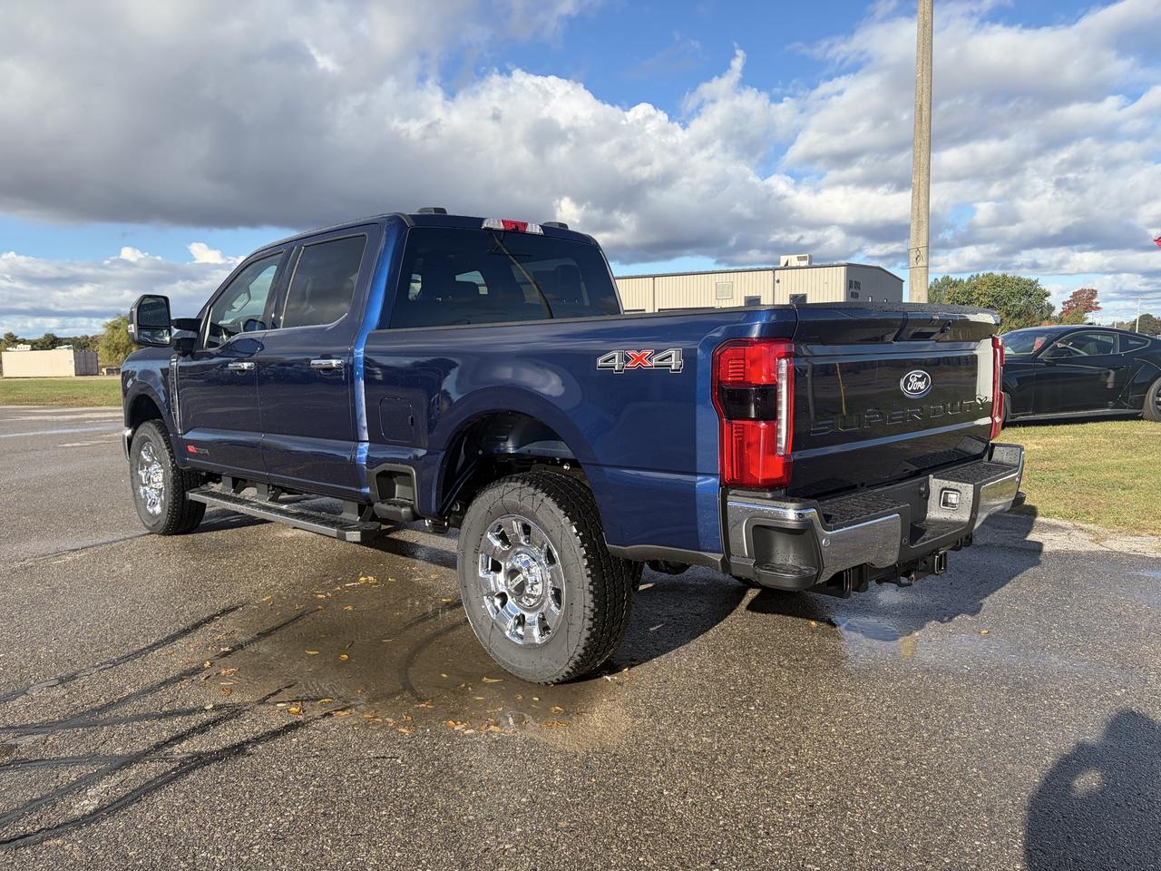 2027 Ford F-250 Lariat Crew Cab 4x4 Photo3