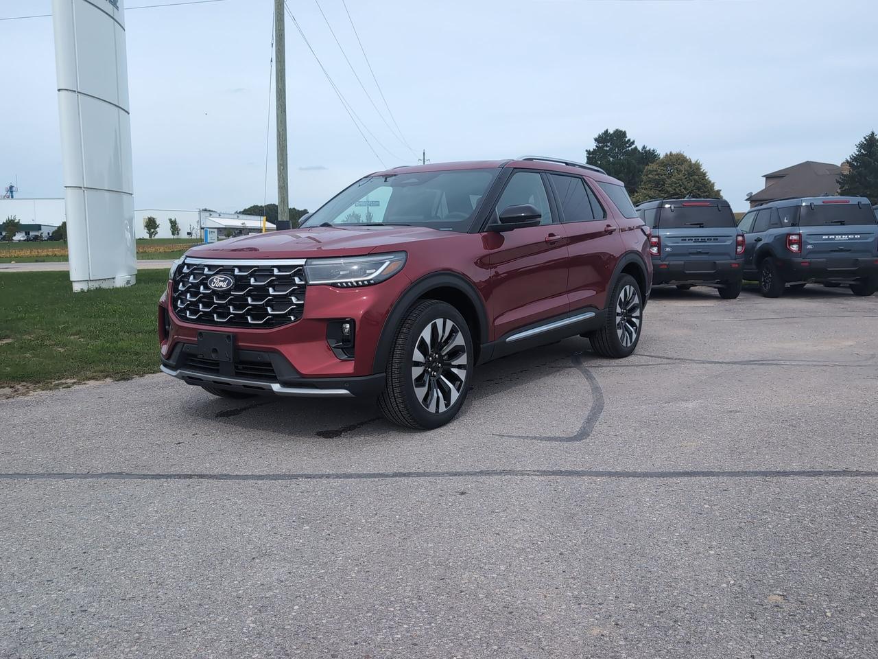 2027 Ford Explorer Platinum 4WD Photo0