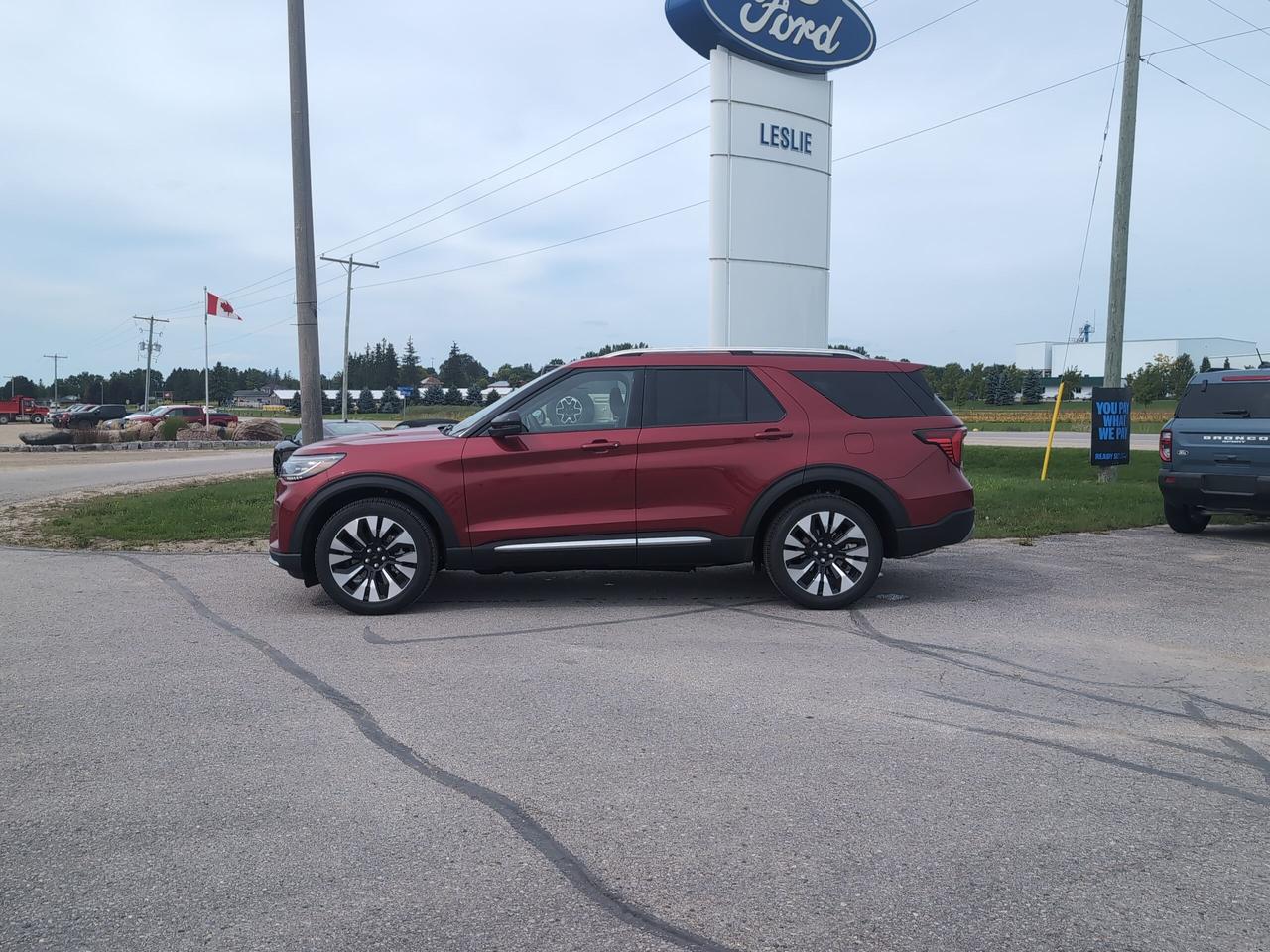 2027 Ford Explorer Platinum 4WD Photo2