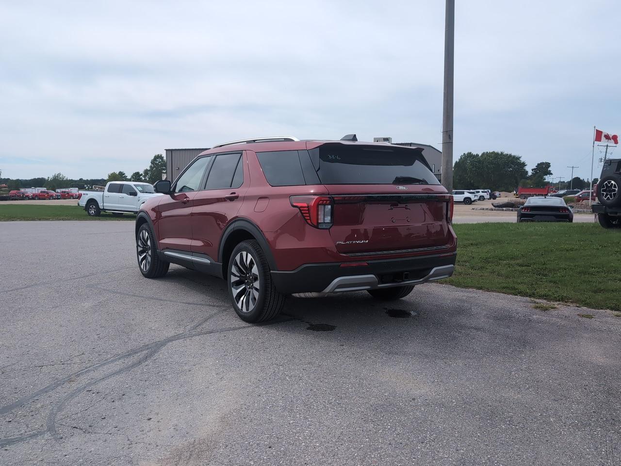2027 Ford Explorer Platinum 4WD Photo3