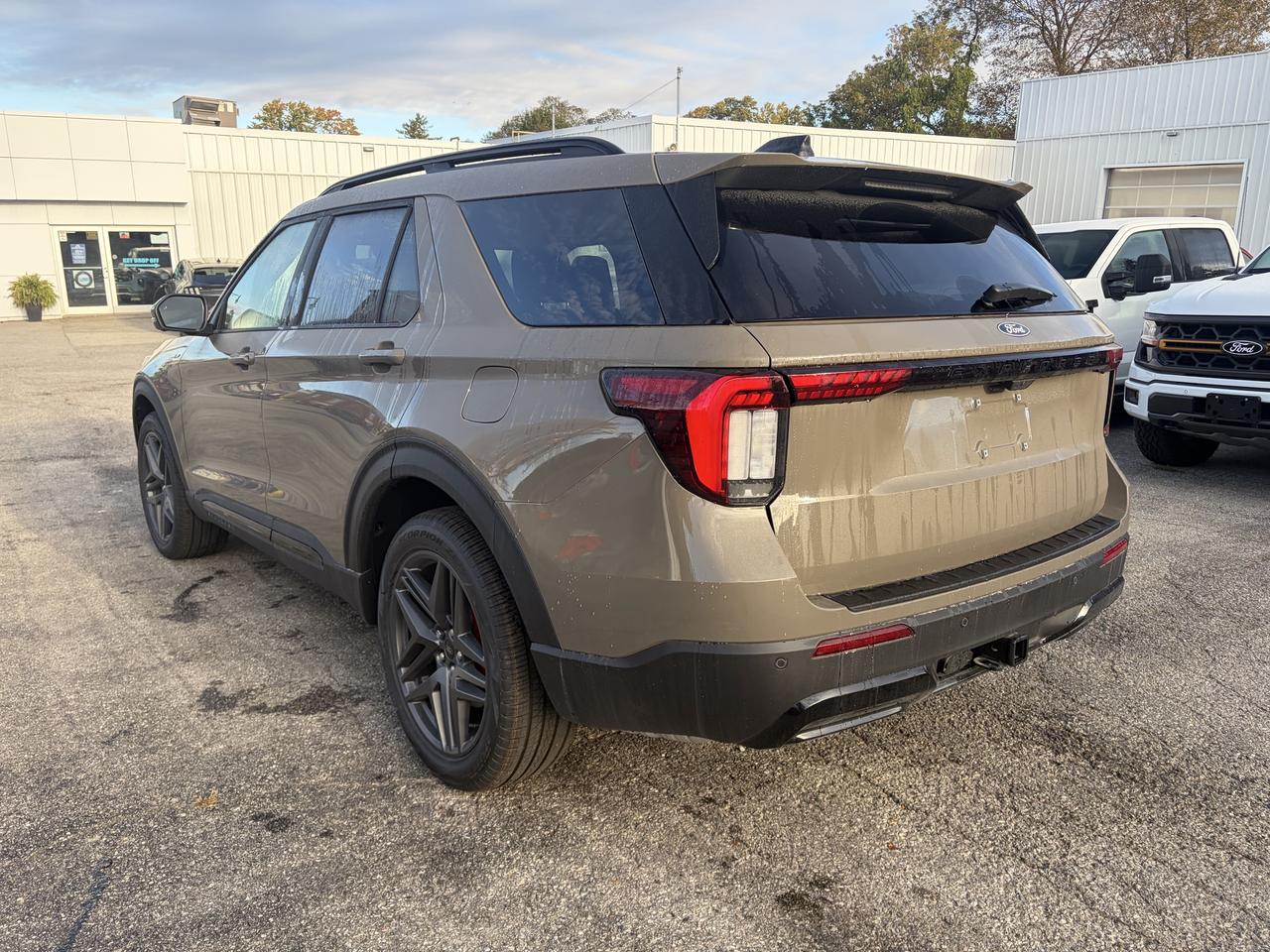 2027 Ford Explorer ST-Line 4WD Photo3