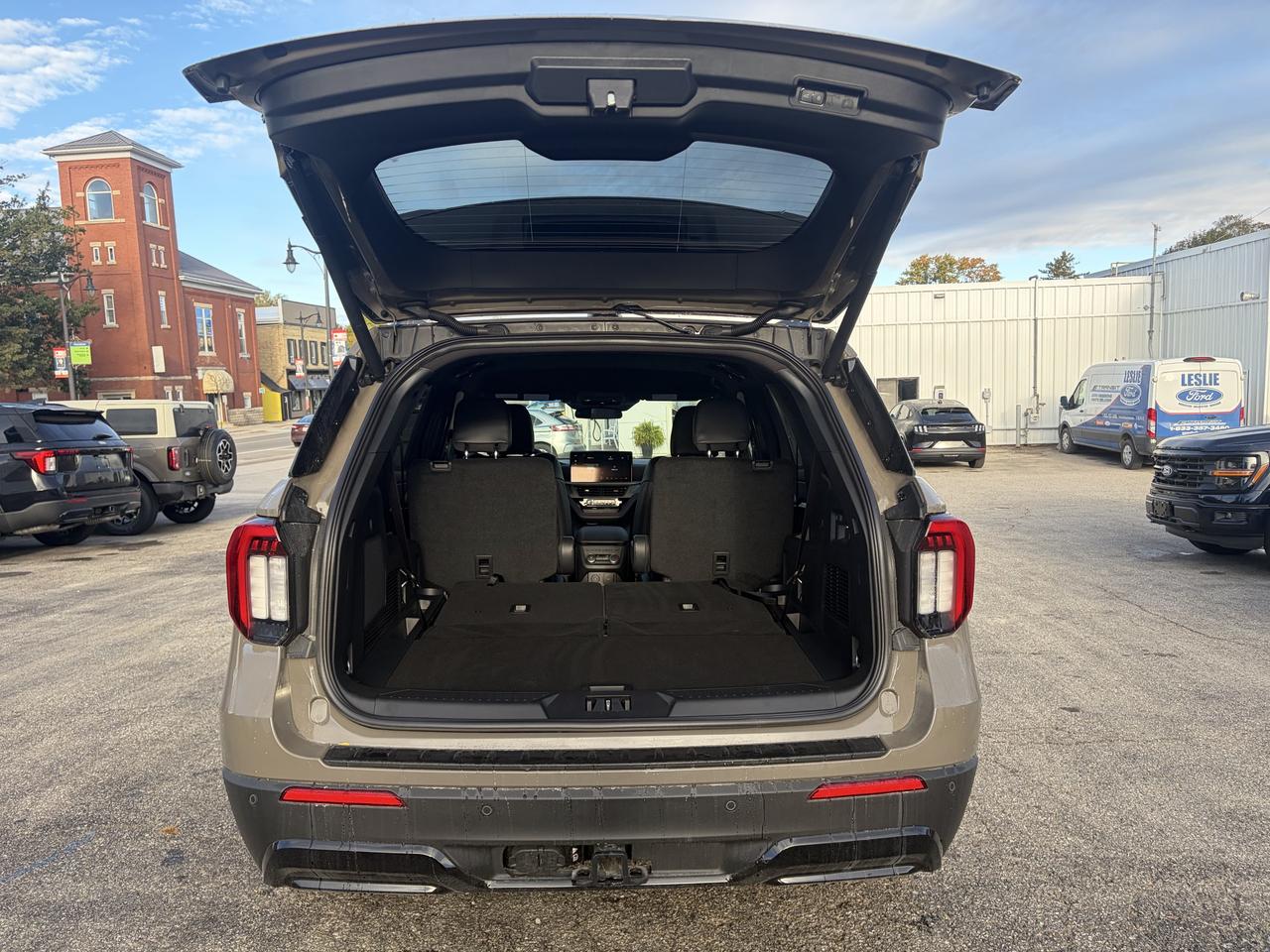 2027 Ford Explorer ST-Line 4WD Photo
