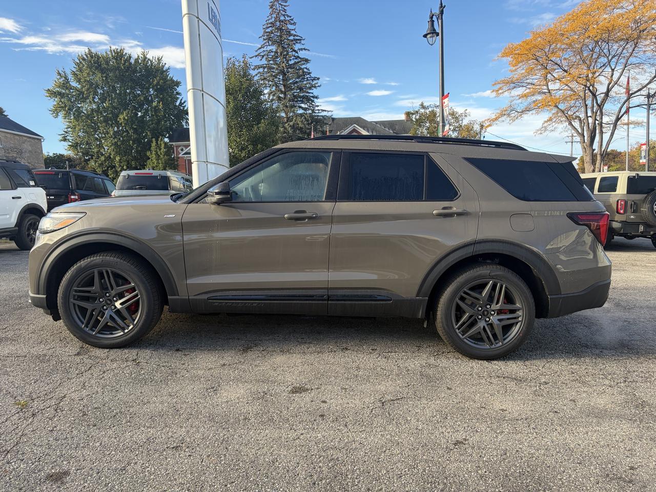 2027 Ford Explorer ST-Line 4WD Photo2