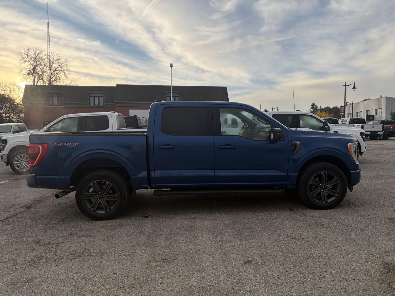 2023 Ford F-150 XLT 4WD SuperCrew 5.5' Box Photo2